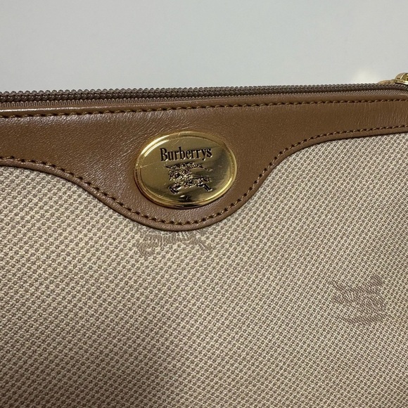 Burberrys Vintage Clutch Bag - Picture 3 of 11